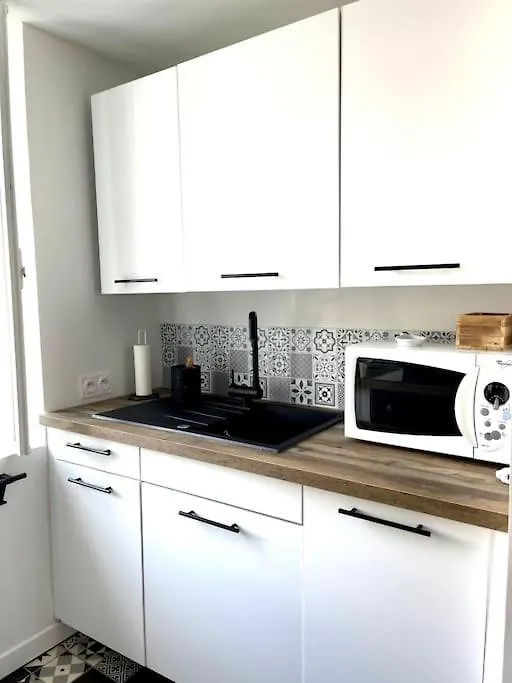 Контакты Escale Concarnoise, Confort Et Centre Ville A Pied